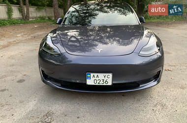 Седан Tesla Model 3 2021 в 