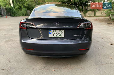 Седан Tesla Model 3 2021 в 