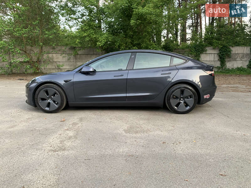 Седан Tesla Model 3 2021 в Киеве