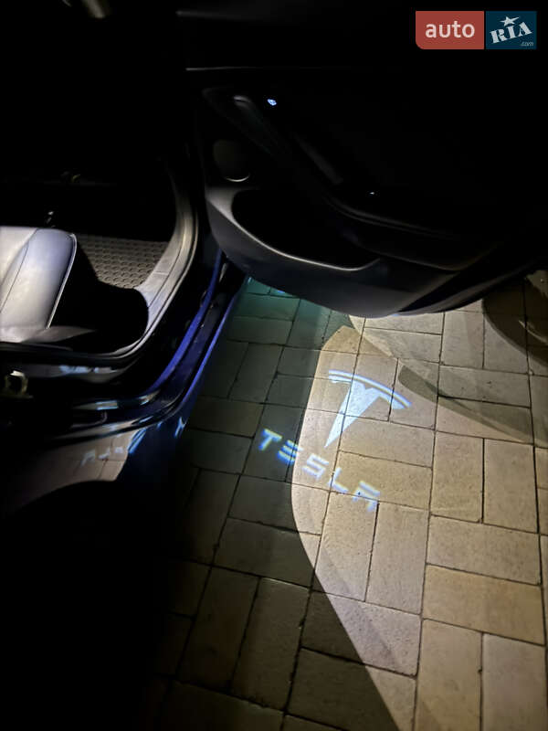 Седан Tesla Model 3 2022 в Києві