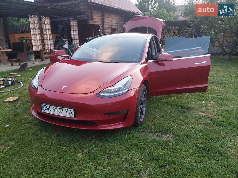 Седан Tesla Model 3 2019 в 