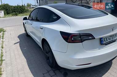 Седан Tesla Model 3 2022 в 