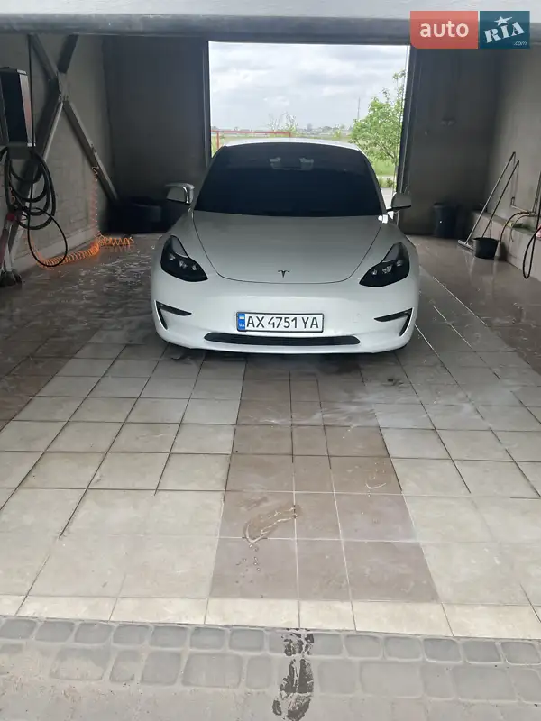 Tesla Model 3 2022