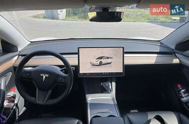Седан Tesla Model 3 2022 в 