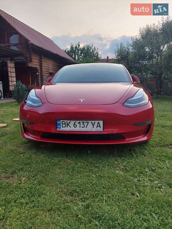 Седан Tesla Model 3 2019 в Ужгороде