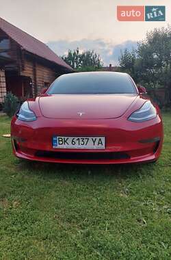 Седан Tesla Model 3 2019 в 