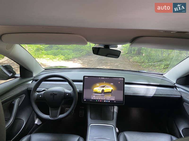 Седан Tesla Model 3 2023 в Львове