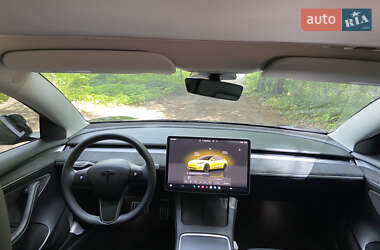 Седан Tesla Model 3 2023 в 