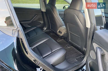 Седан Tesla Model 3 2023 в 