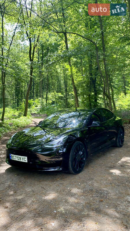 Седан Tesla Model 3 2023 в Львове