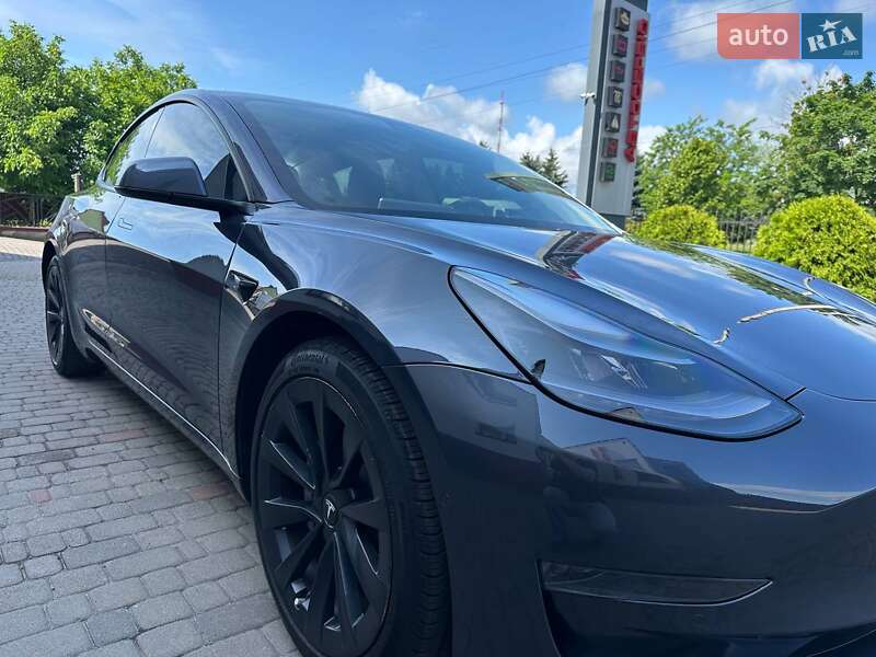Седан Tesla Model 3 2021 в 