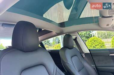 Седан Tesla Model 3 2021 в Луцке