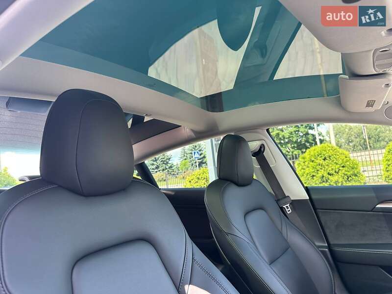 Седан Tesla Model 3 2021 в Луцьку