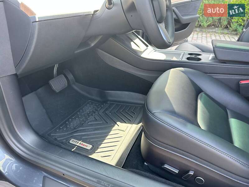 Седан Tesla Model 3 2021 в Луцьку
