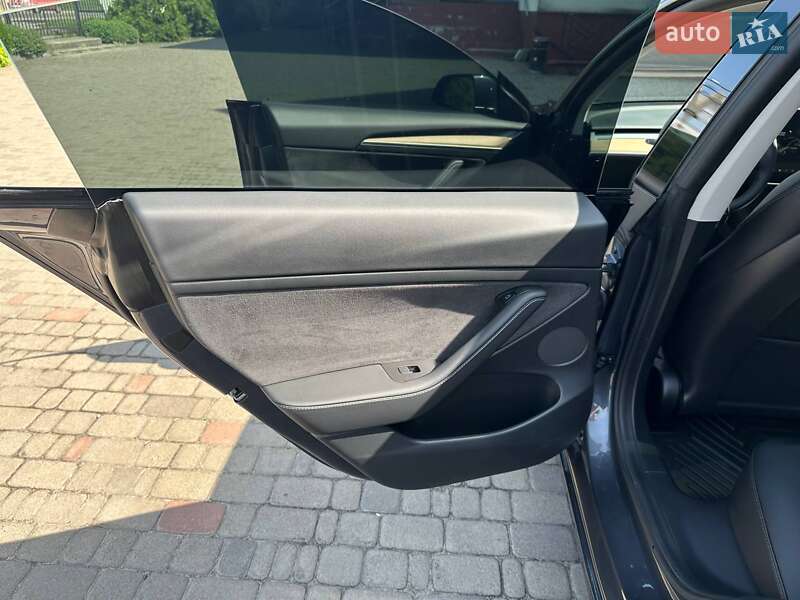 Седан Tesla Model 3 2021 в Луцьку