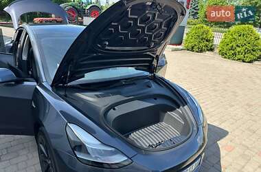 Седан Tesla Model 3 2021 в Луцке