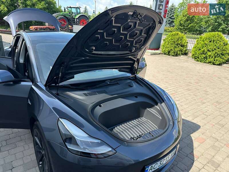 Седан Tesla Model 3 2021 в Луцьку