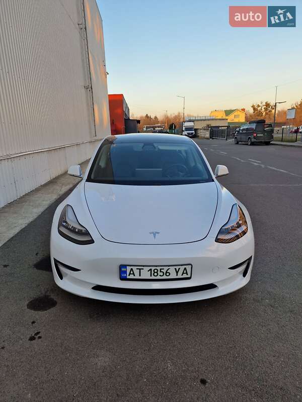 Tesla Model 3 2020
