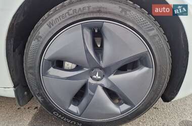 Седан Tesla Model 3 2020 в 