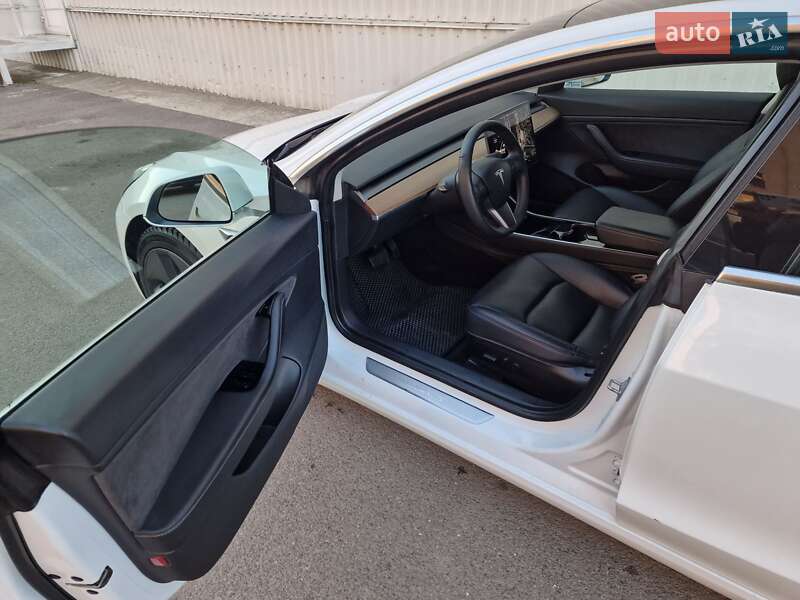 Седан Tesla Model 3 2020 в Луцке