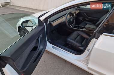 Седан Tesla Model 3 2020 в 