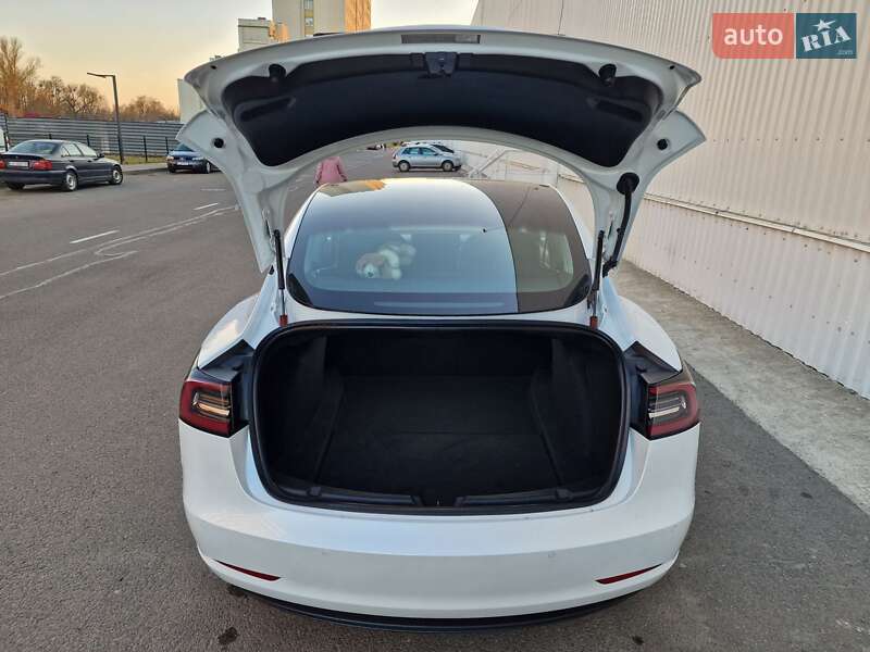 Седан Tesla Model 3 2020 в Луцке
