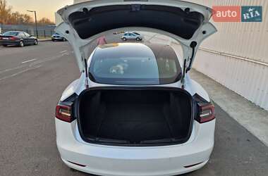 Седан Tesla Model 3 2020 в 