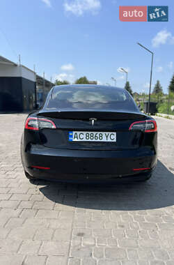 Седан Tesla Model 3 2022 в 