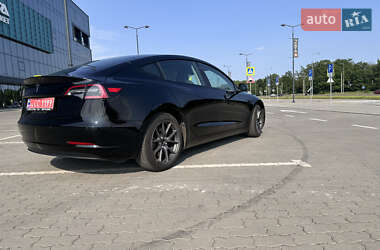 Седан Tesla Model 3 2022 в 