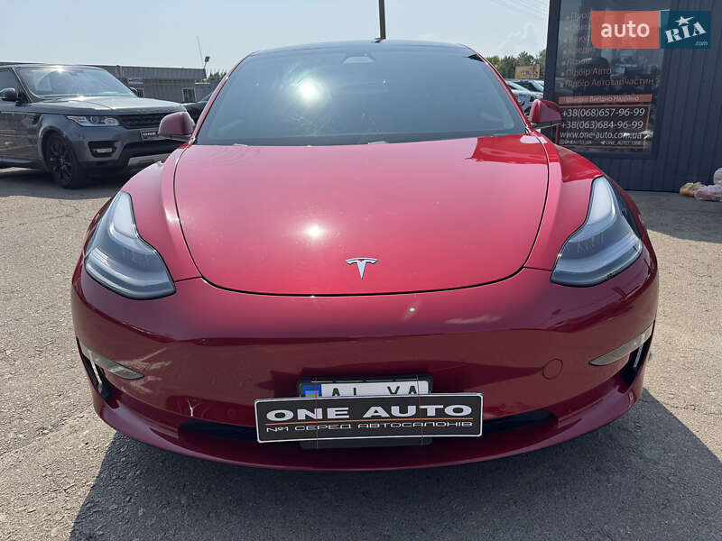 Седан Tesla Model 3 2021 в Киеве