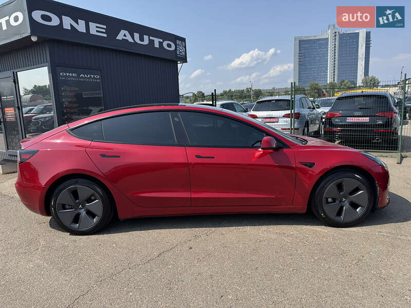 Седан Tesla Model 3 2021 в Киеве