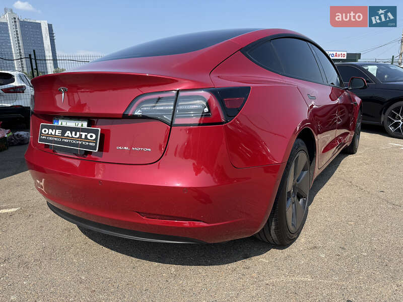Седан Tesla Model 3 2021 в Киеве