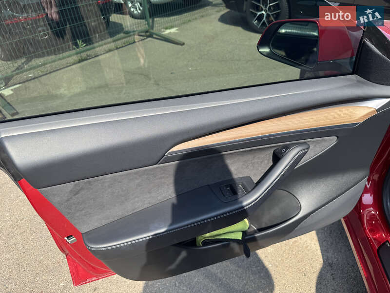 Седан Tesla Model 3 2021 в Киеве