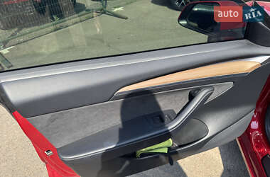 Седан Tesla Model 3 2021 в 