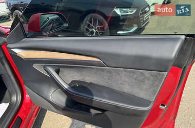 Седан Tesla Model 3 2021 в 