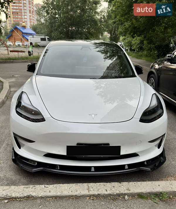Седан Tesla Model 3 2021 в Киеве