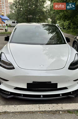 Седан Tesla Model 3 2021 в 