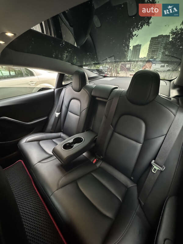 Седан Tesla Model 3 2021 в Киеве