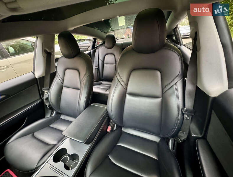 Седан Tesla Model 3 2021 в Киеве