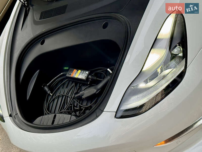 Седан Tesla Model 3 2021 в Киеве фото 31 Седан Tesla Model 3 2021 в Киеве