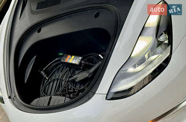 Седан Tesla Model 3 2021 в 
