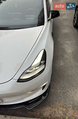 Седан Tesla Model 3 2021 в 