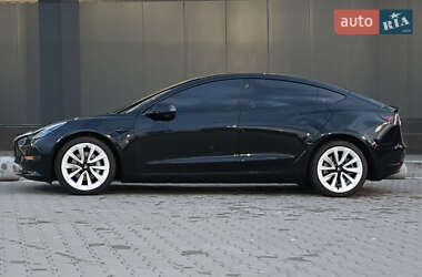 Седан Tesla Model 3 2022 в 
