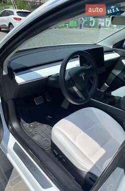 Седан Tesla Model 3 2020 в 