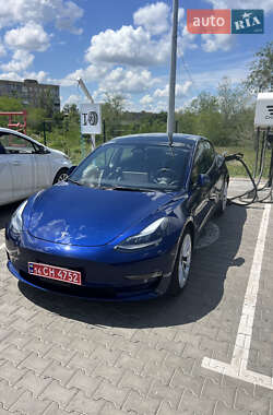 Седан Tesla Model 3 2022 в 