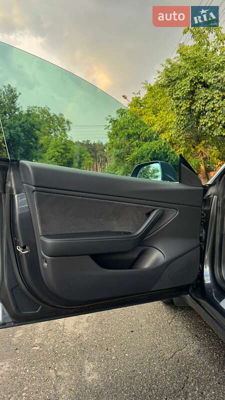Седан Tesla Model 3 2019 в Києві