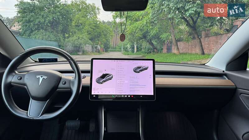 Седан Tesla Model 3 2019 в Києві