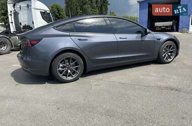 Седан Tesla Model 3 2023 в 