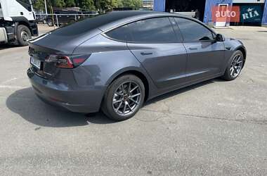 Седан Tesla Model 3 2023 в 