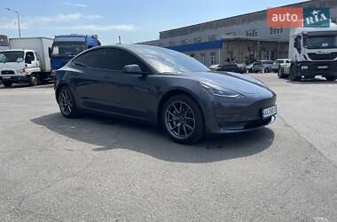 Седан Tesla Model 3 2023 в 